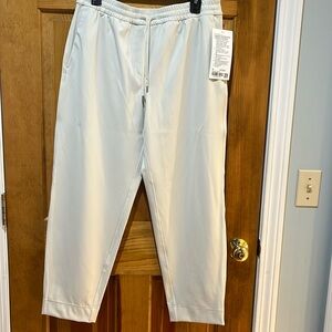 Lululemon Women's Tapered Leg 7/8 pant luxtreme BONE NWT